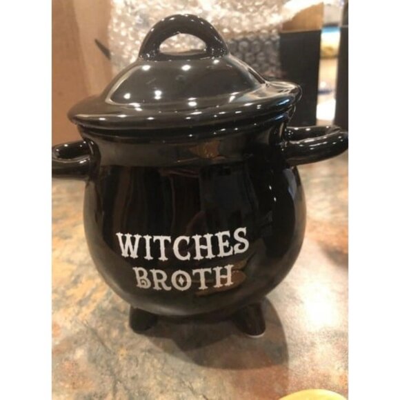 Pacific Giftware Witches Broth Cauldron Ceramic Bowl with Broom Spoon - Picture 1 of 1